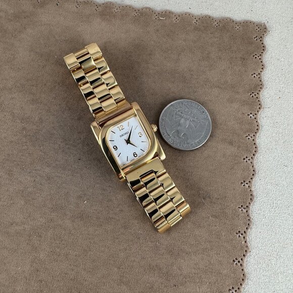 Vintage Seiko Watch with a Curved Parallelogram Shaped Asymmetrical Face - Picture 5 of 9